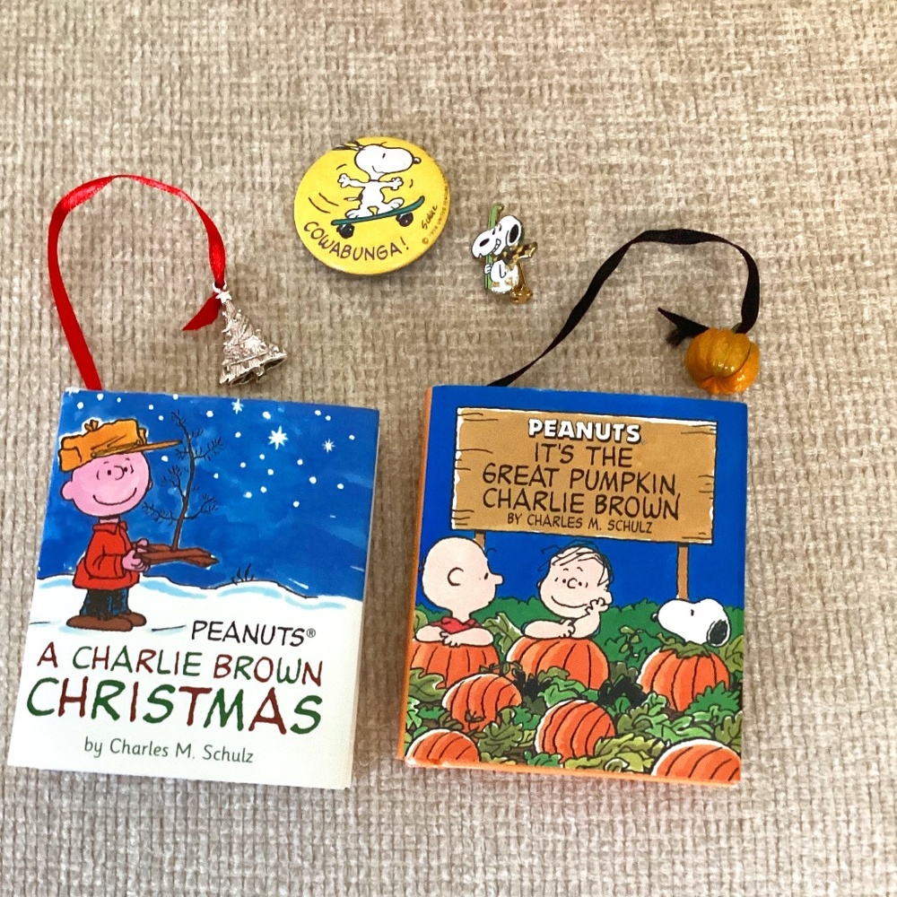 Peanuts mini Christmas & Halloween books & pins lot